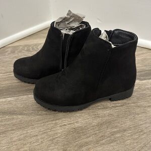 Brand new never worn UK size 26/US size 9 girls black boots